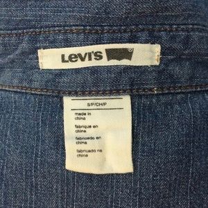 LEVIS top with ivory color snaps and pockets great condition size S/P